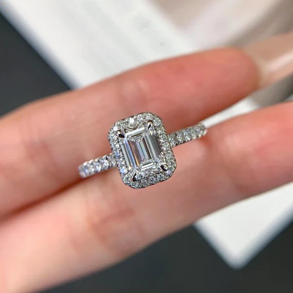 The Ultimate Guide to Pavé Lab-Grown Diamond Rings