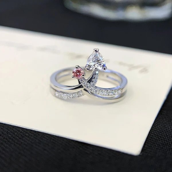 How Contrast Enhances the Beauty of Contemporary Rings