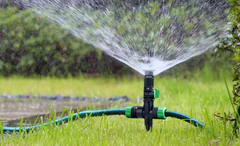 Why a Hybrid Garden Hose Resists Kinks, Tangles, and Cold-Weather Cracking