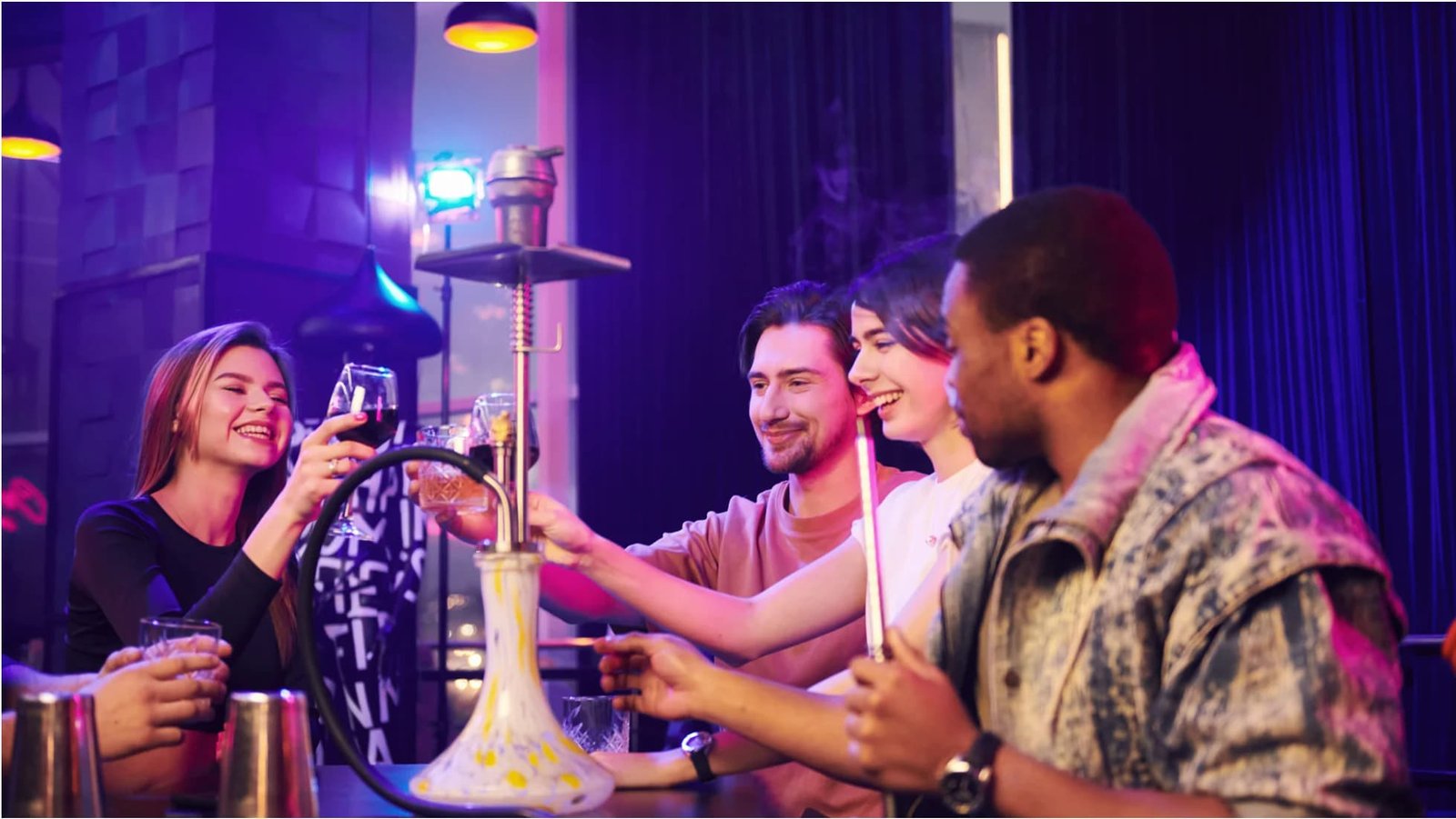 How to Choose the Right Lounge for Your Evening