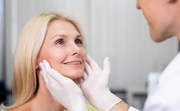 Lifting du visage à Paris: Redessinez les traits tout en préservant leur naturel