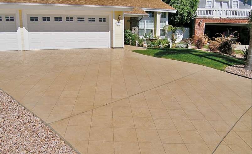 Driveway Epoxy Coatings in Tampa: What Holds Up in Florida