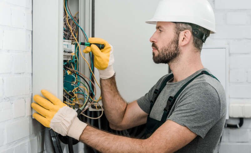 Electrical Repairs in La Vernia, TX: Warning Signs to Watch